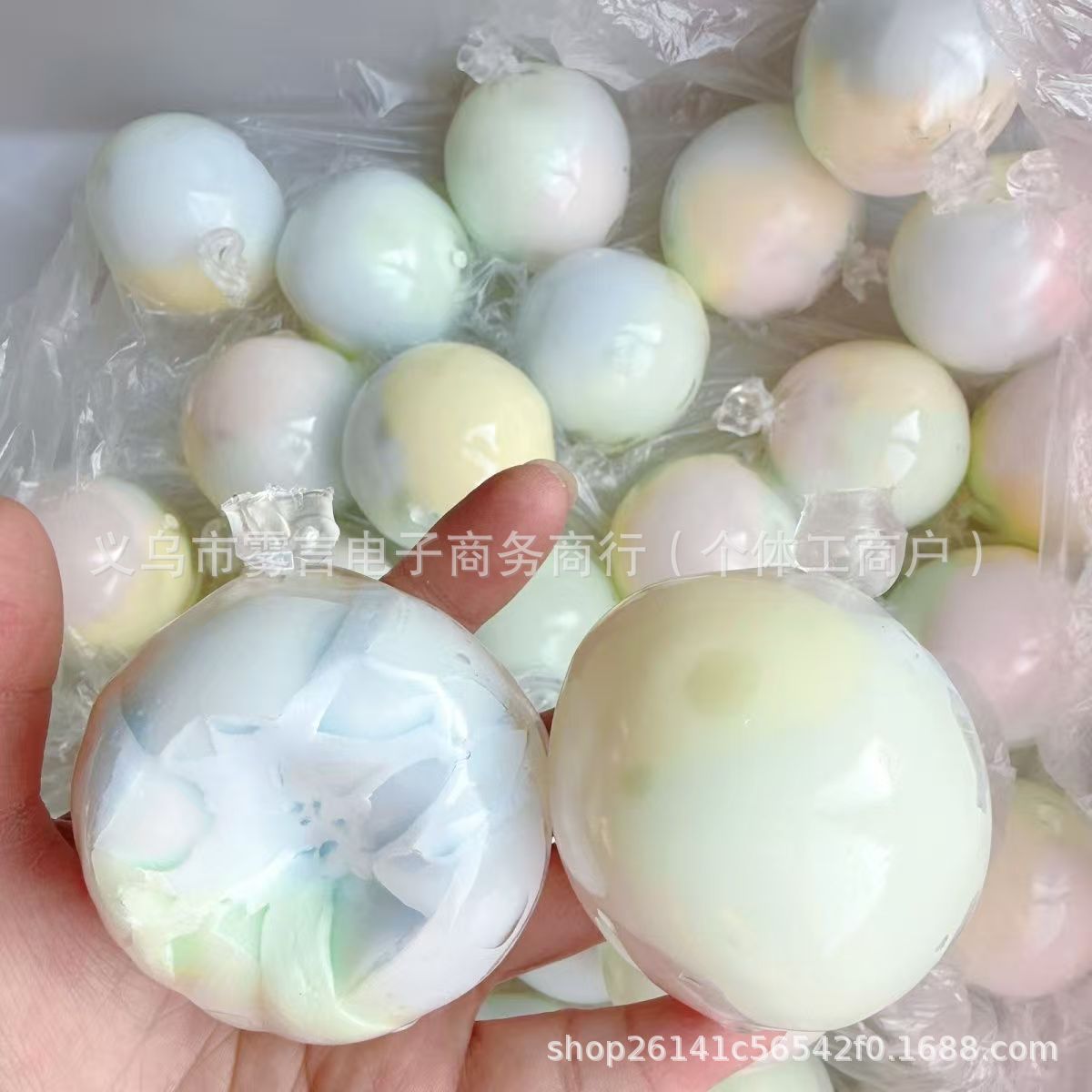 Cross-border green grape crispy handmade ball, super soft wax skin, crunchy sound-controlled burst-filling handmade stress-relief toy - image 4