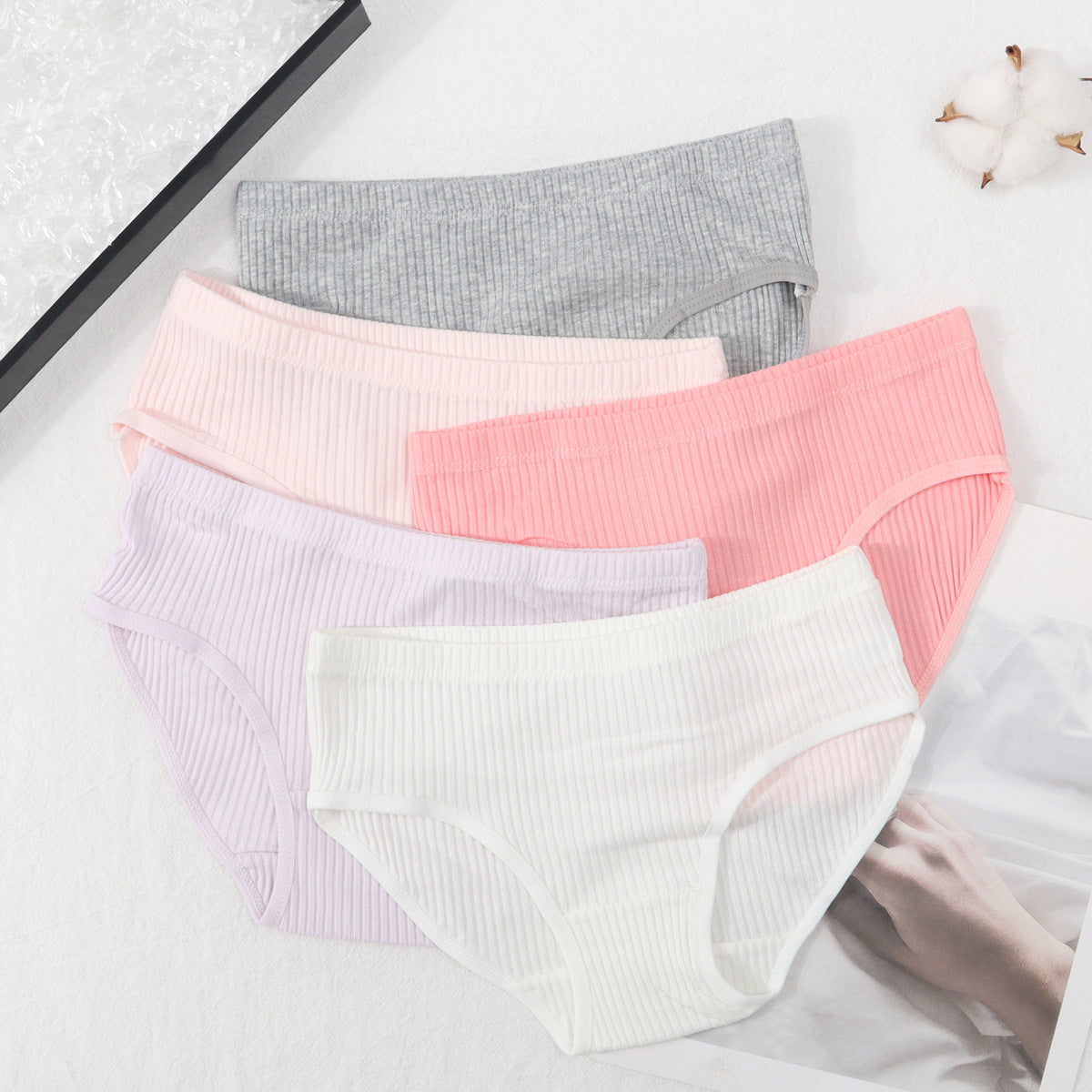 Small and medium-sized children's underwear cotton triangle cotton children's underwear women's baby underwear small underwear wholesale - image 1