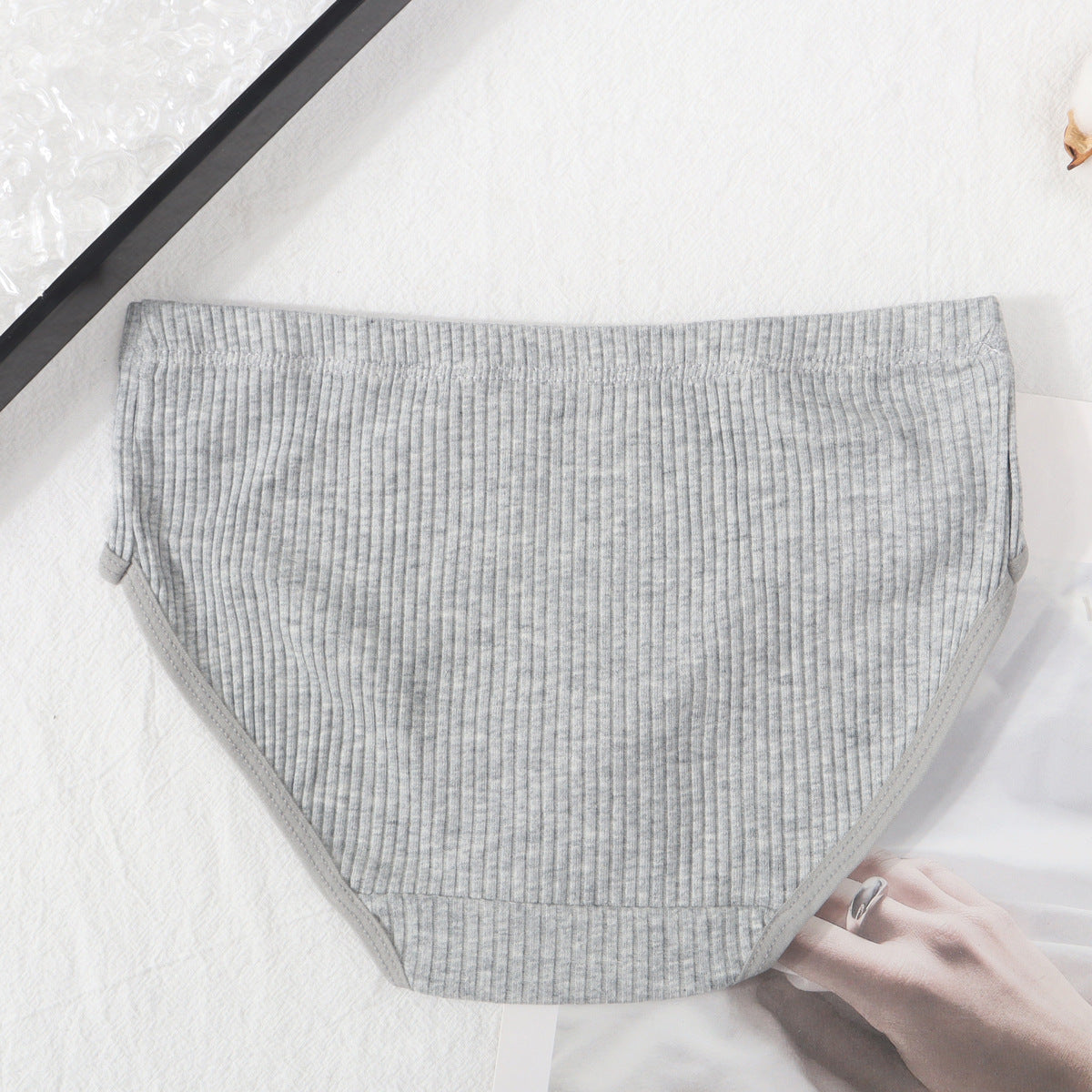 Small and medium-sized children's underwear cotton triangle cotton children's underwear women's baby underwear small underwear wholesale - image 4
