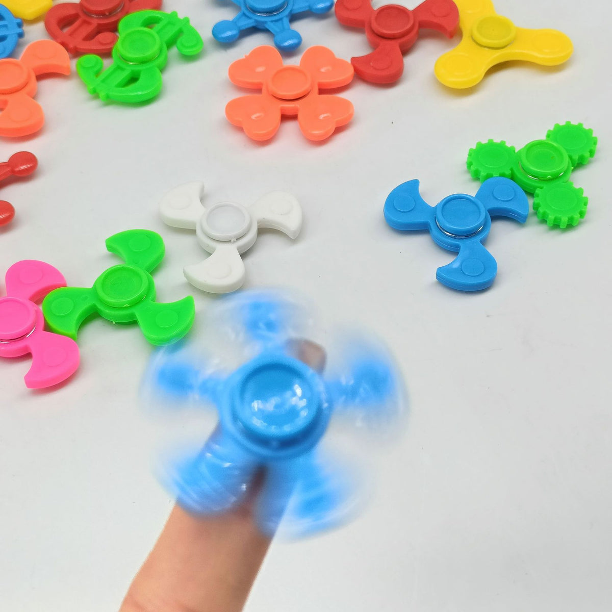 Mini Plastic Fingertip Spinner Student Finger Spinner 4cm Colorful Small Capsule Toy Educational Stress-Relief Toy - image 2