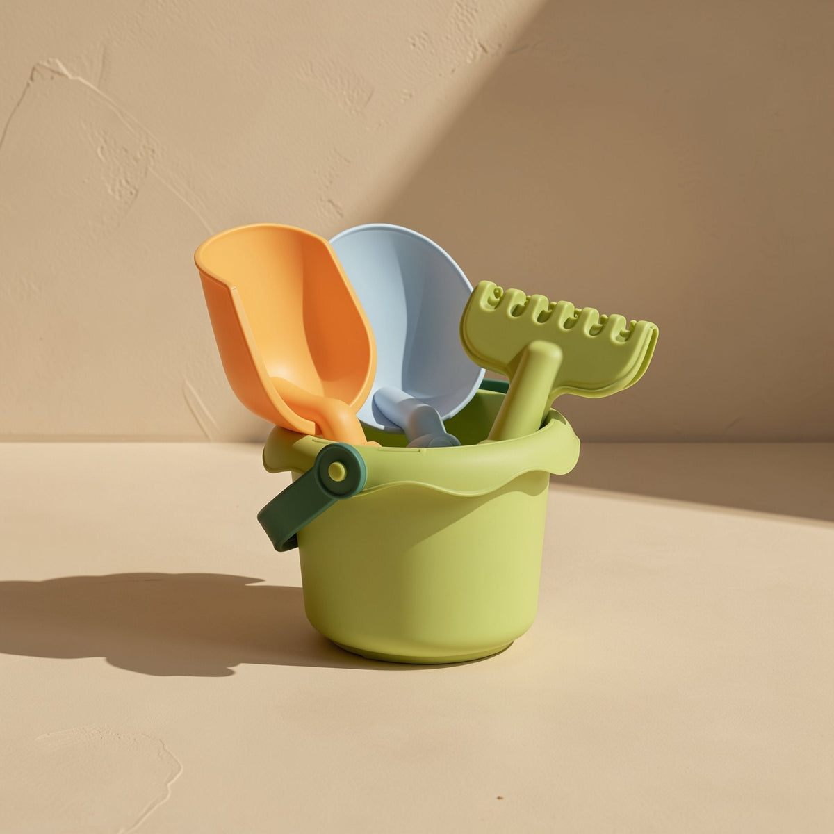 Soft rubber children's beach bucket toy - view 3
