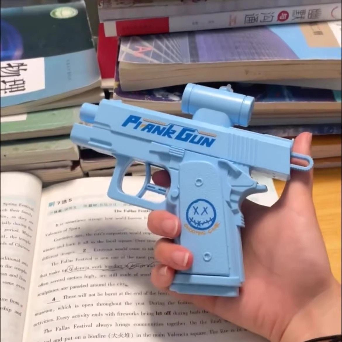 Tiktok Popular Double-Sided Water Gun Prank Gadget New Creative Reverse Water Spray Gun Mini Water Toy Wholesale - image 4