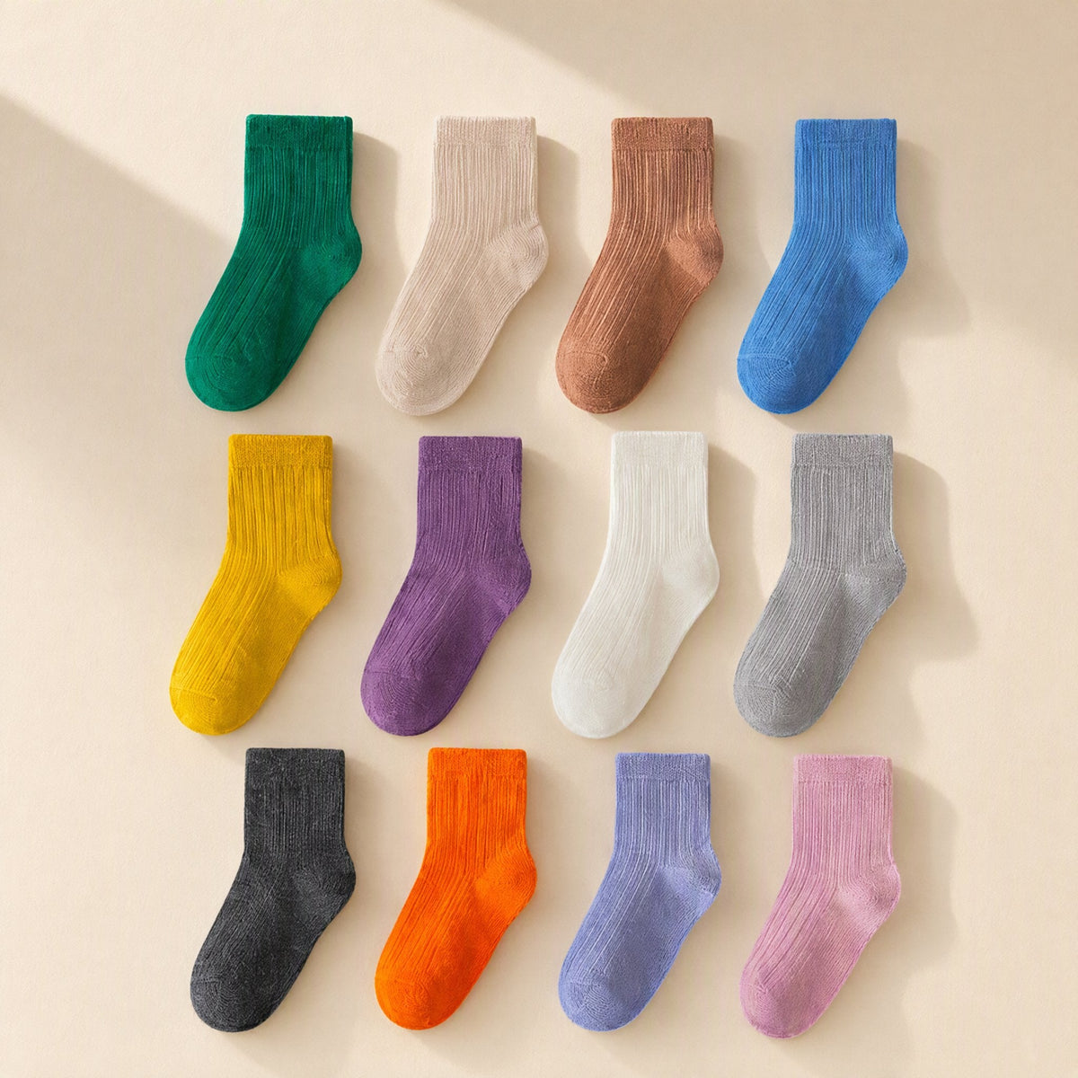 Children's mid-calf socks made with combed cotton in a solid-color pattern