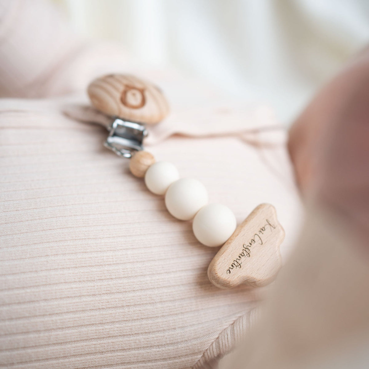 JBØRN Cloud Pacifier Clip