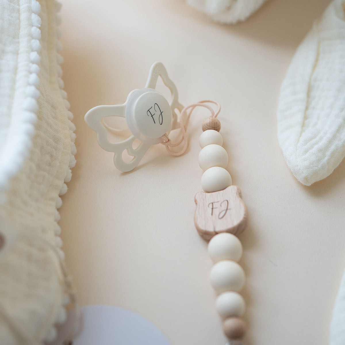 JBØRN Bear Pacifier Clip | Personalised