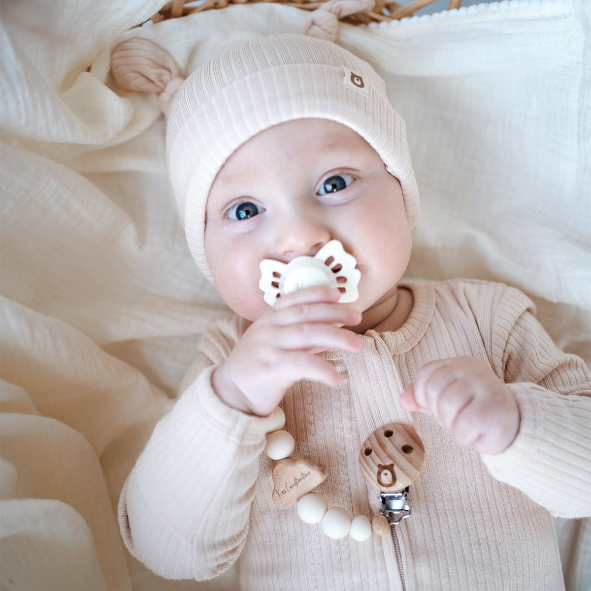 JBØRN Cloud Pacifier Clip