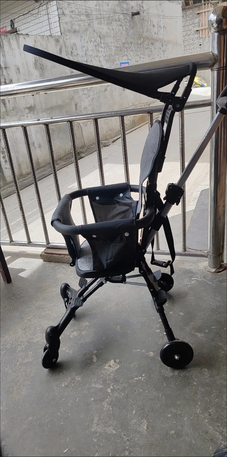 Compact Lightweight Stroller with Adjustable Canopy