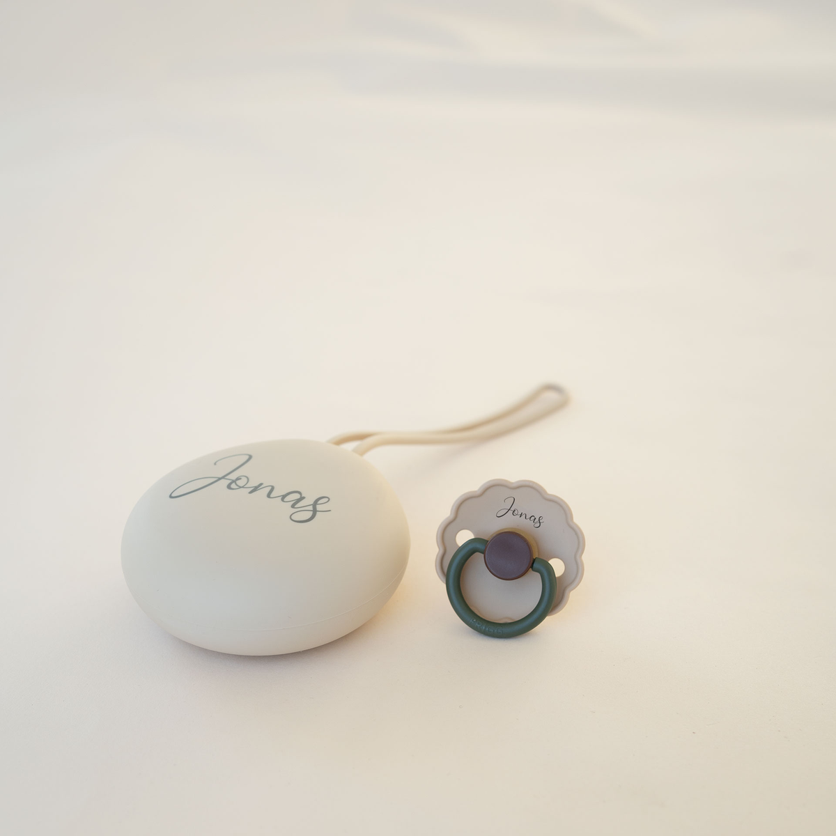 Frigg Rubber Latex Pacifier & JBØRN Pod