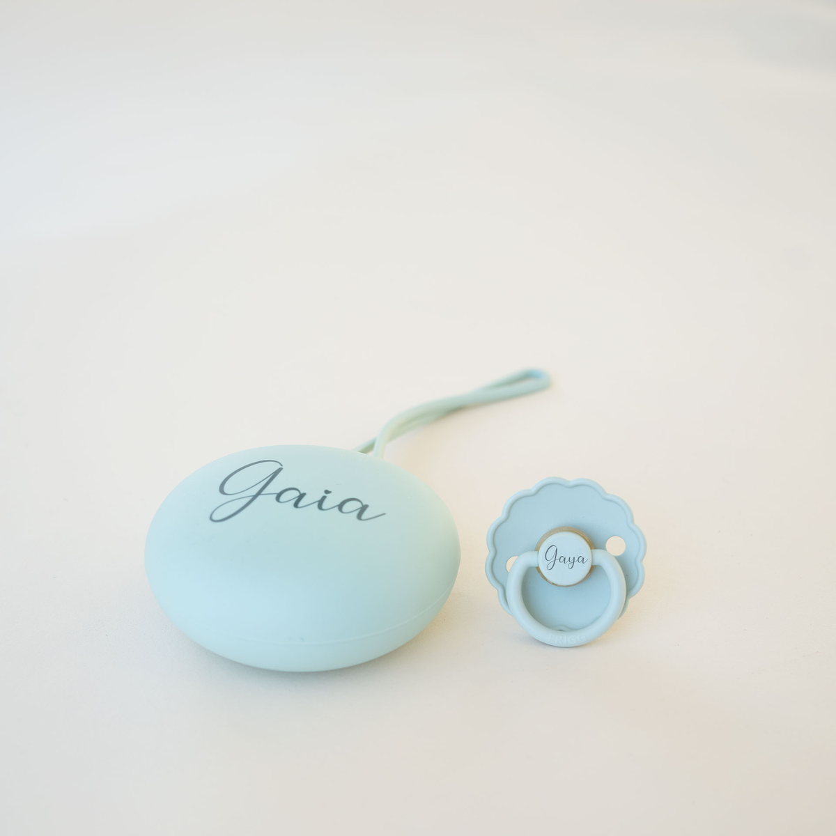 Frigg Rubber Latex Pacifier & JBØRN Pod
